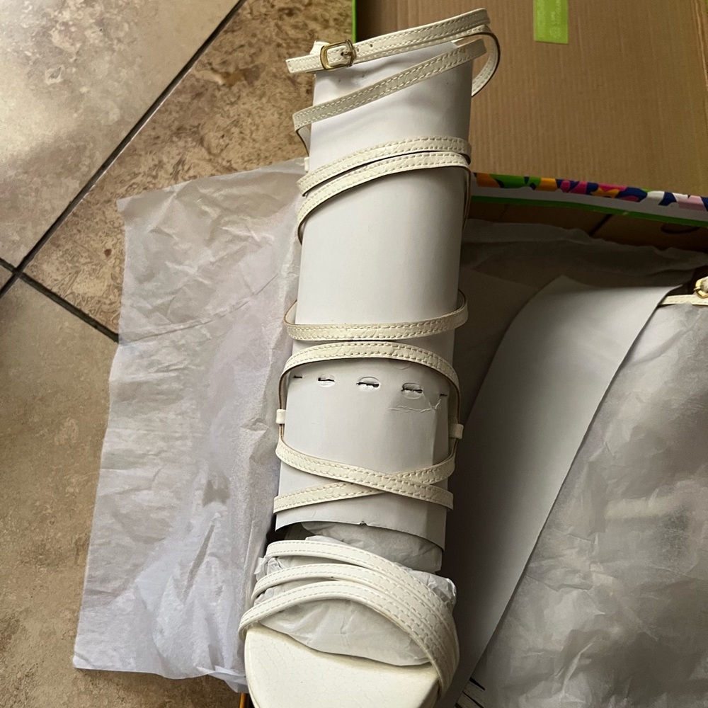 Cream strappy heels - Picture 2 of 5